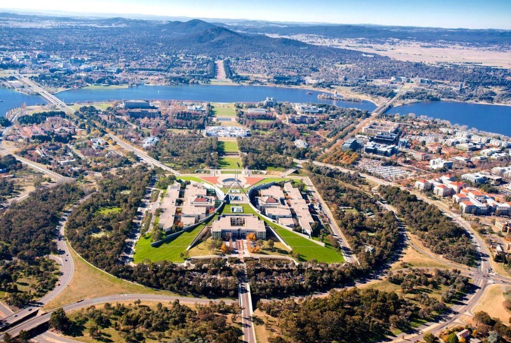 Parliament House, the land axis and Lake Burley Griffin, seen from the air