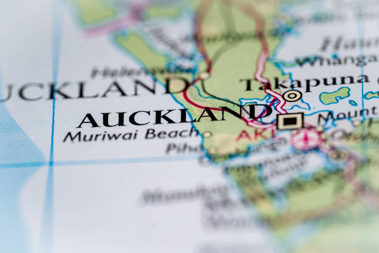 A road map of the upper North Island with Auckland marked on its isthmus